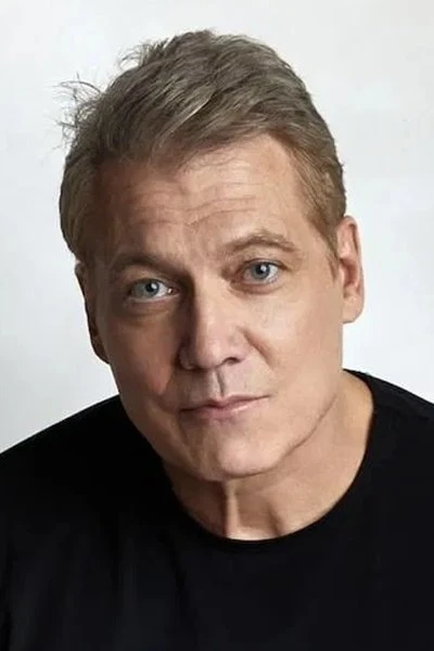 Holt McCallany